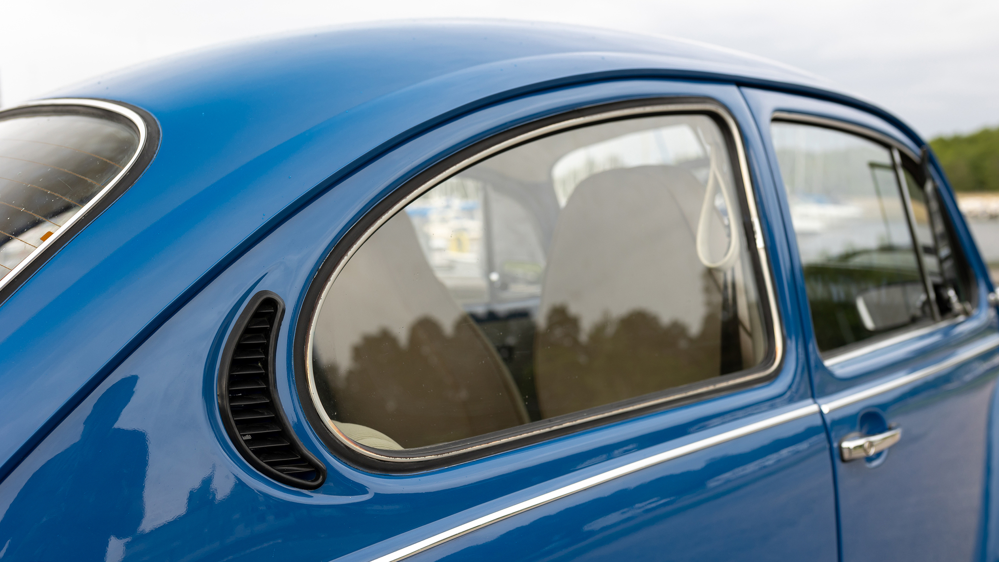Exterior image of 1973 Volkswagen Beetle 1303S 1600 (26)