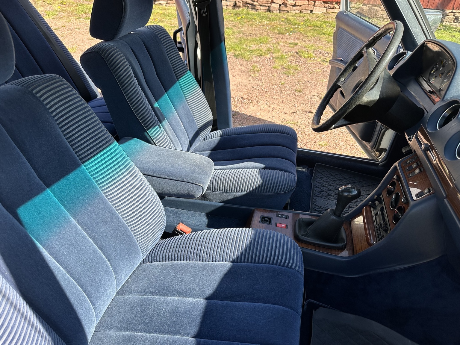 Interior image of 1985 Mercedes-Benz 200