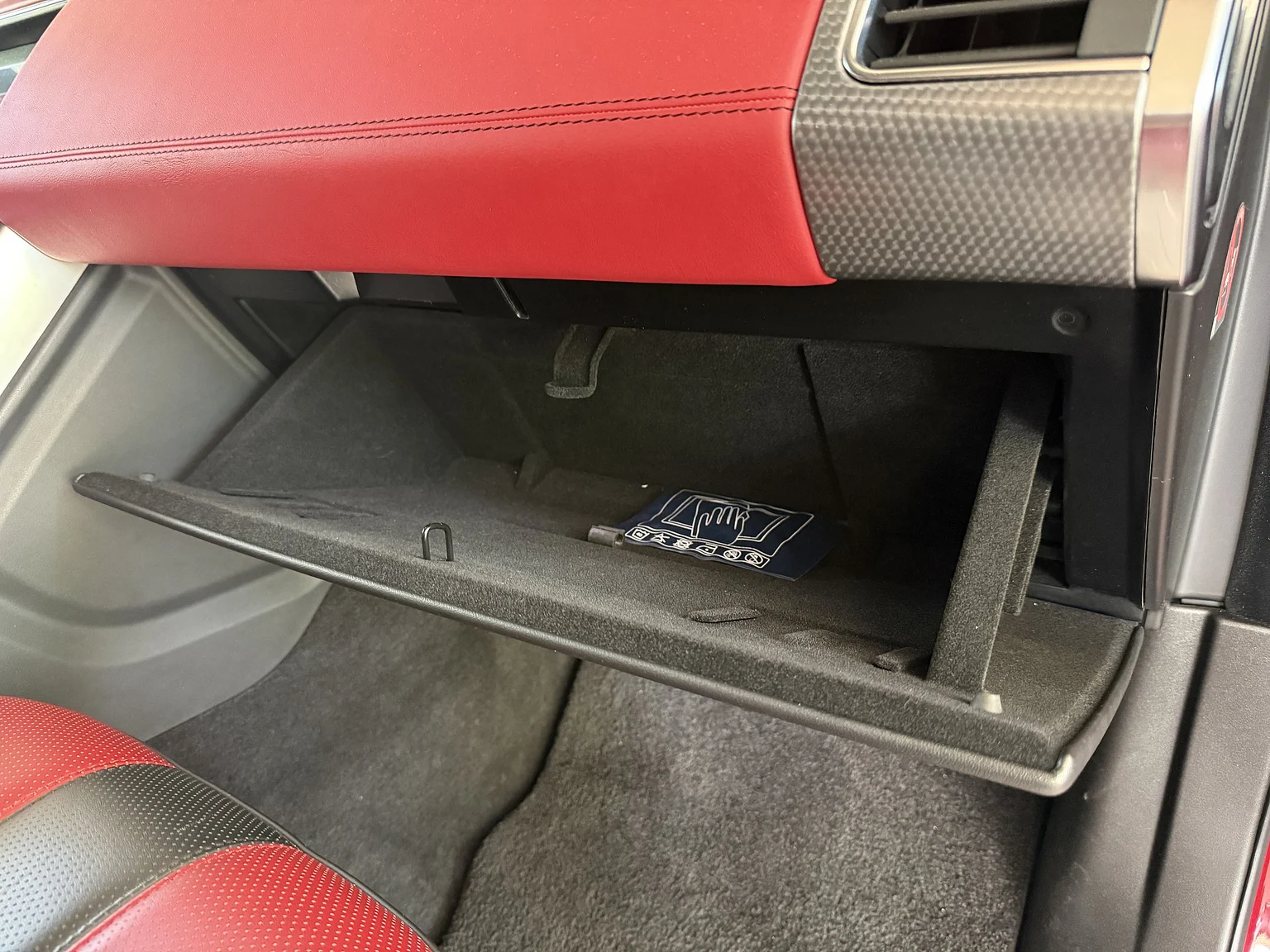 Innenraumfoto von 2017 Range Rover Sport SVR (84)