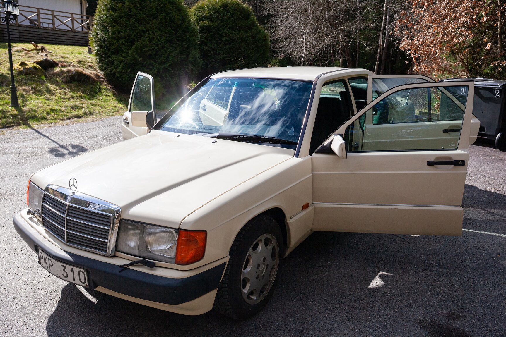 Exteriörbild på 1993 Mercedes-Benz 190 E 2.0