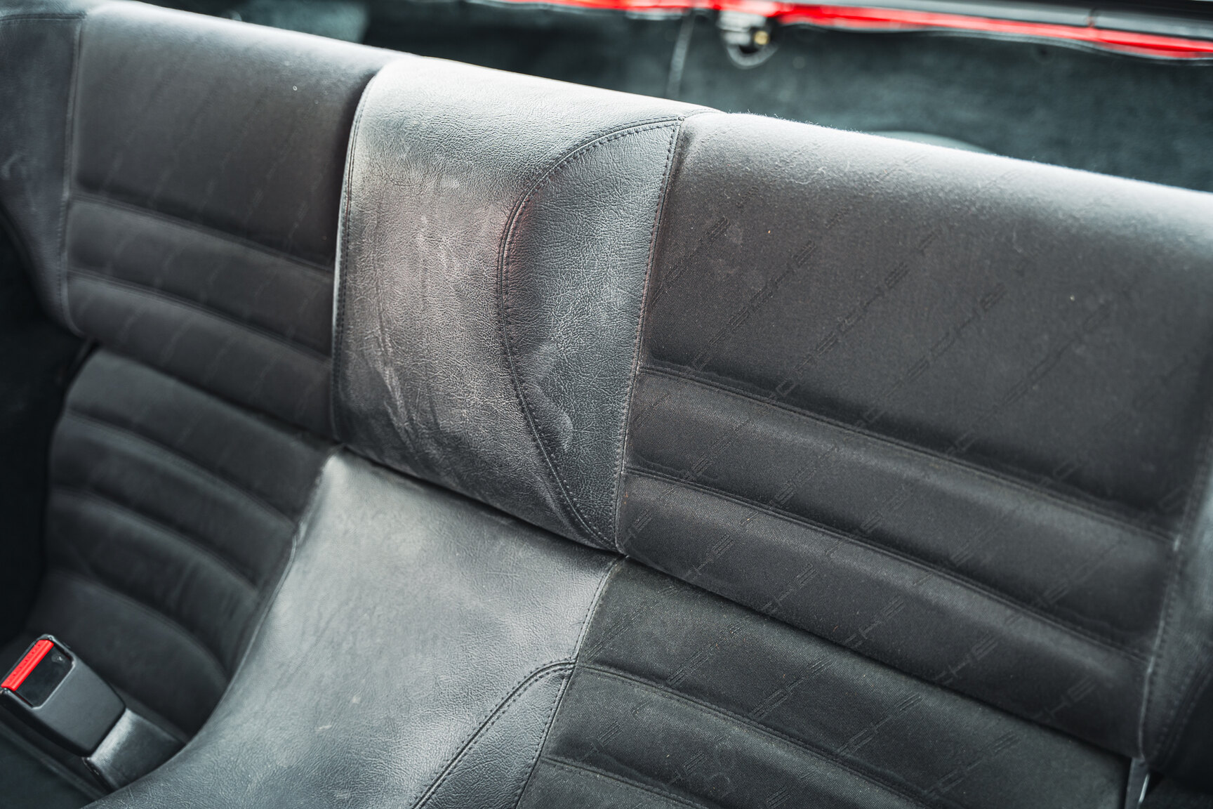 Interior image of 1990 Porsche 944 Turbo