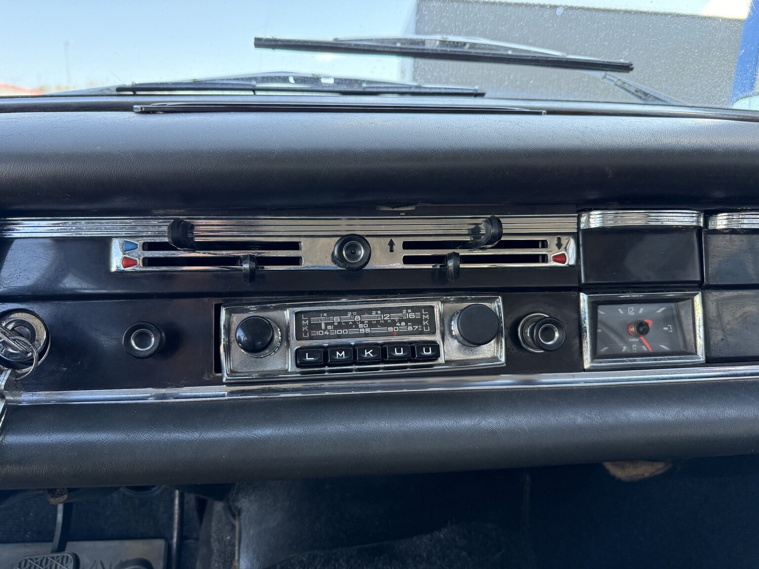 Interior image of 1967 Mercedes-Benz 230 Safari