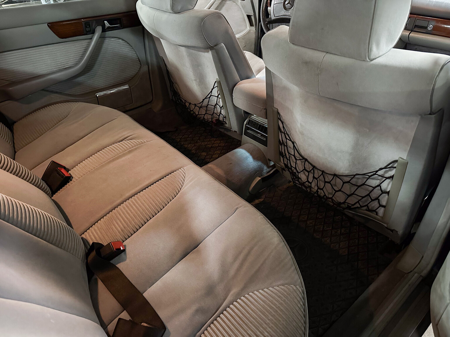 Interior image of 1985 Mercedes-Benz 500 SEL