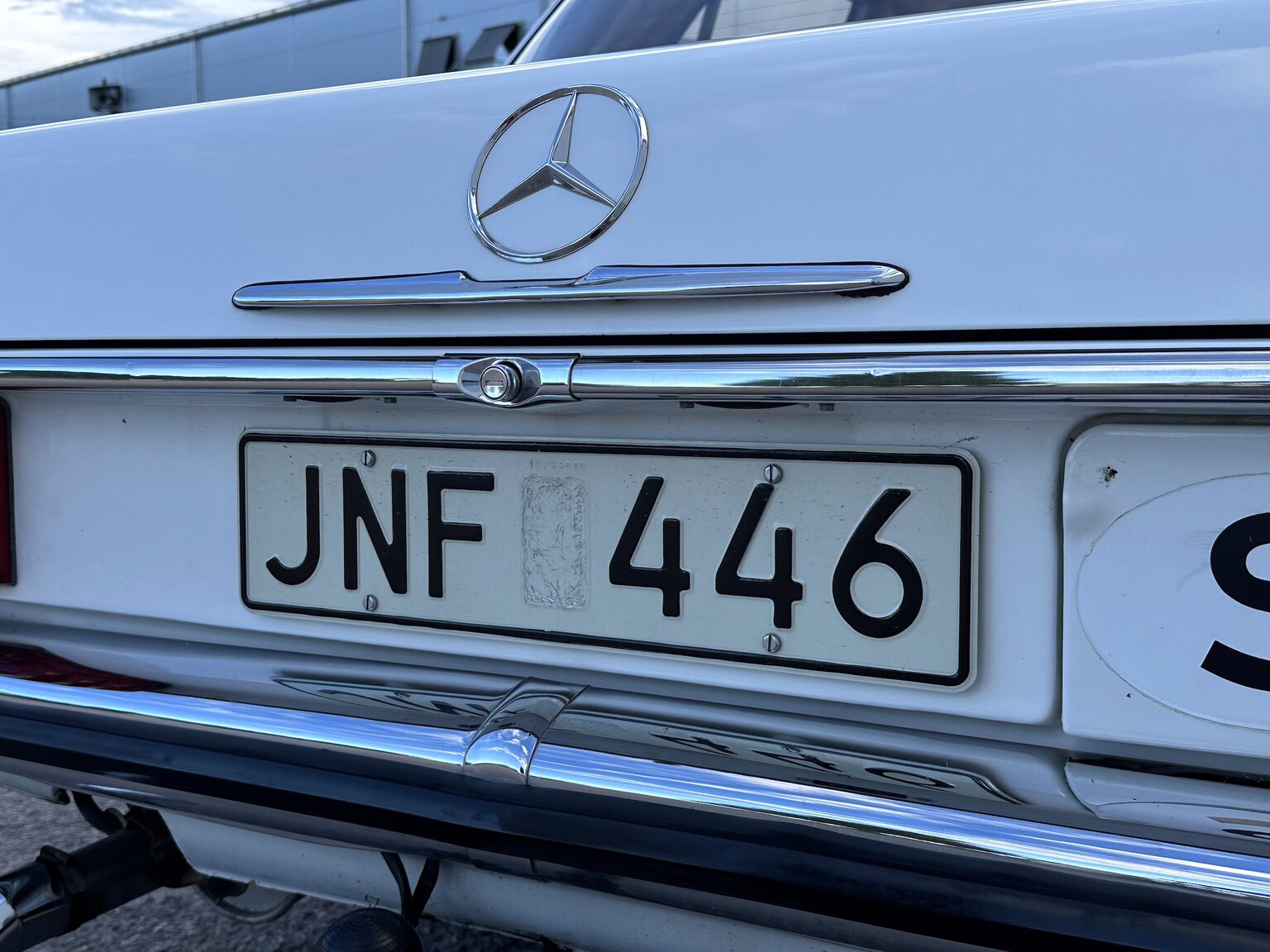 Exteriörbild på 1975 Mercedes Benz 200