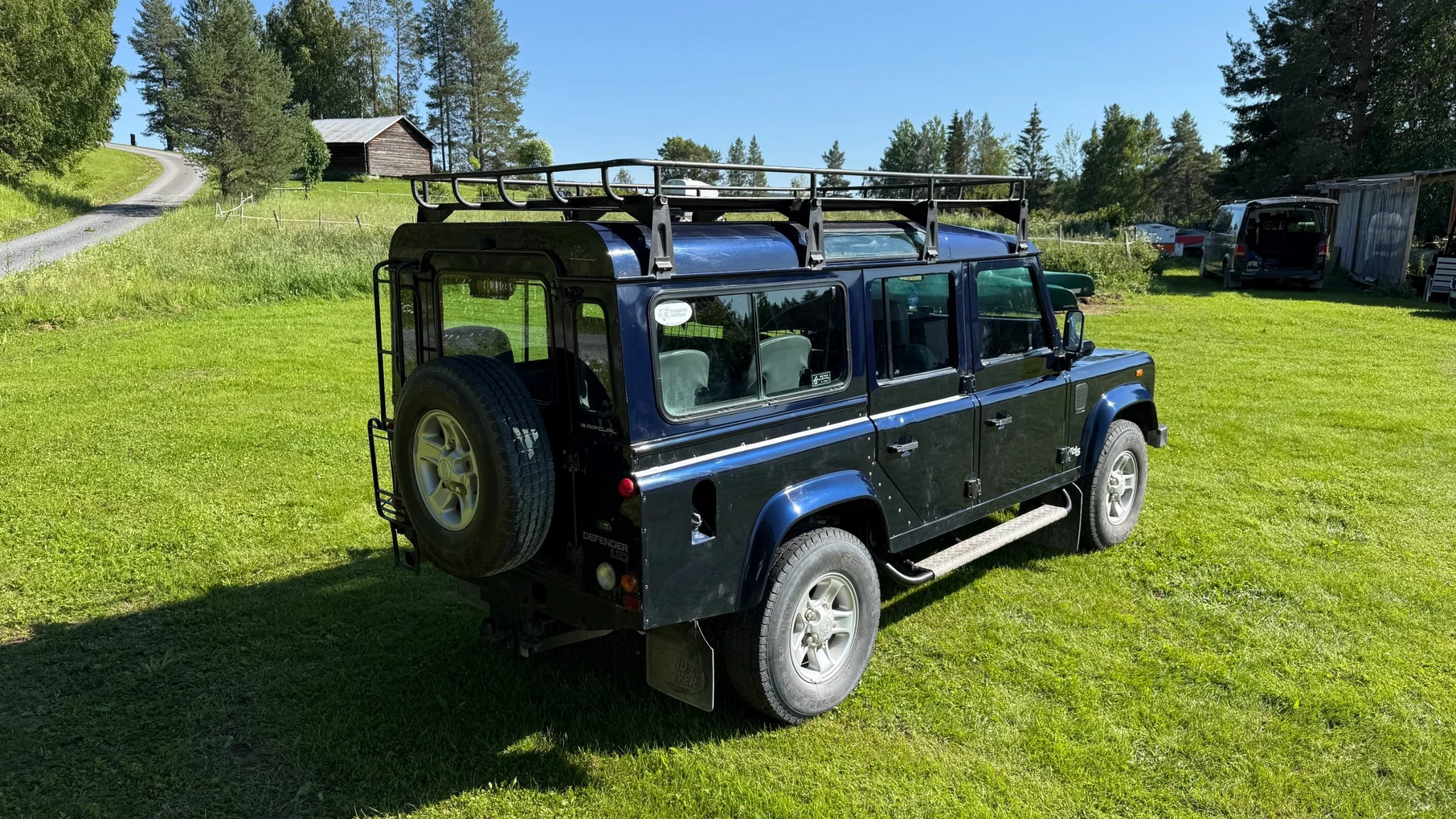 Exteriörbild på 2002 Land Rover Defender 110 Kombi Td5 (20)