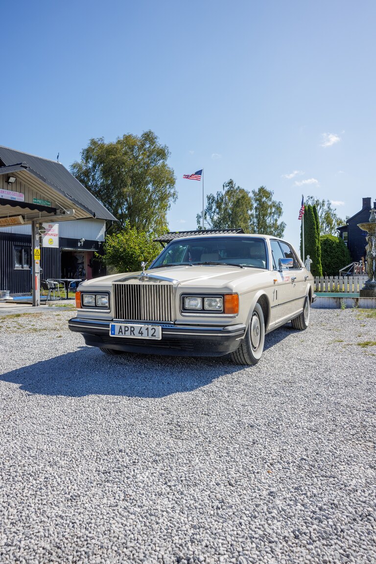 Exterior image of 1991 Rolls Royce Silver Spur LWB