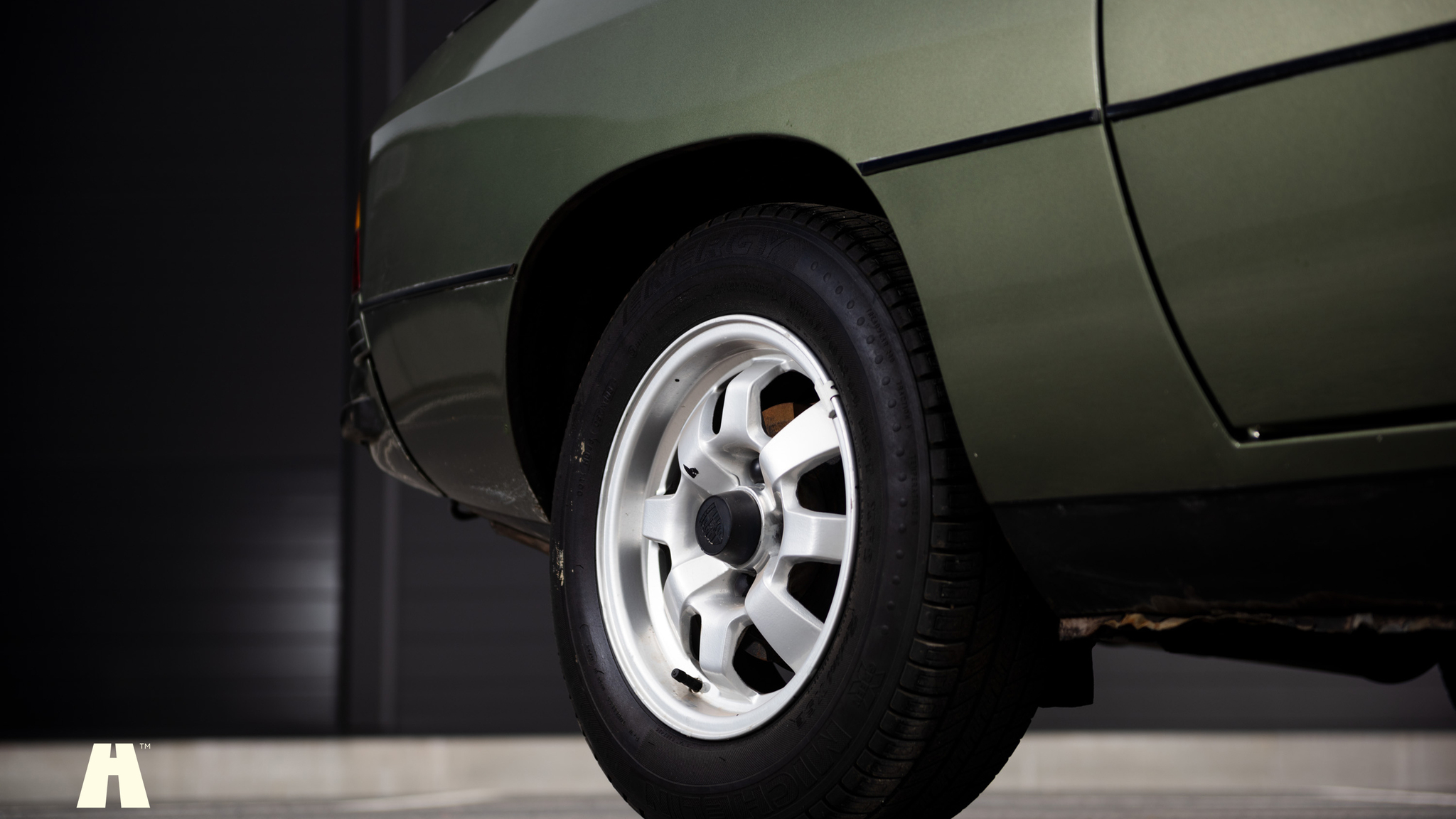 Exterior image of 1981 Porsche 924 (21)