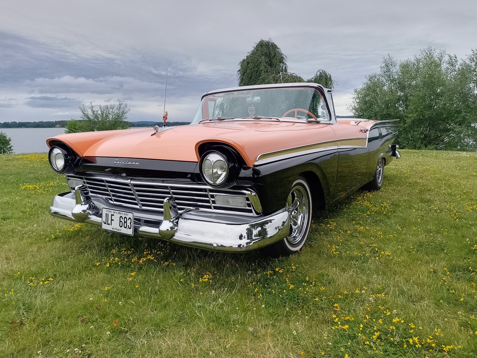 Aussenfoto 1957 Ford Fairlane 500 Skyliner Retract