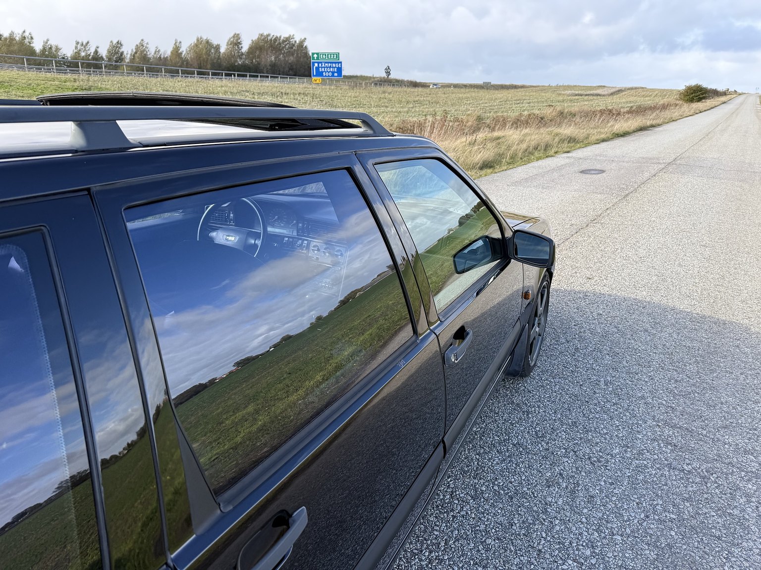 Exterior image of 1995 VOLVO 855 T5R T-5R