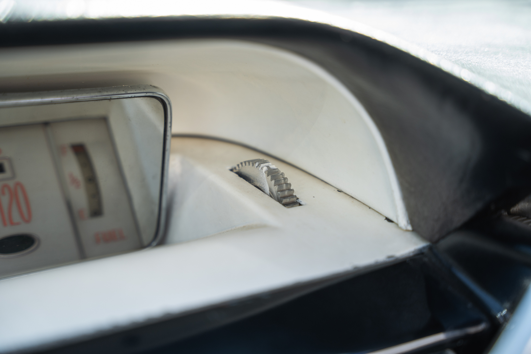 Interior image of 1961 Buick Electra 225 cab (44)