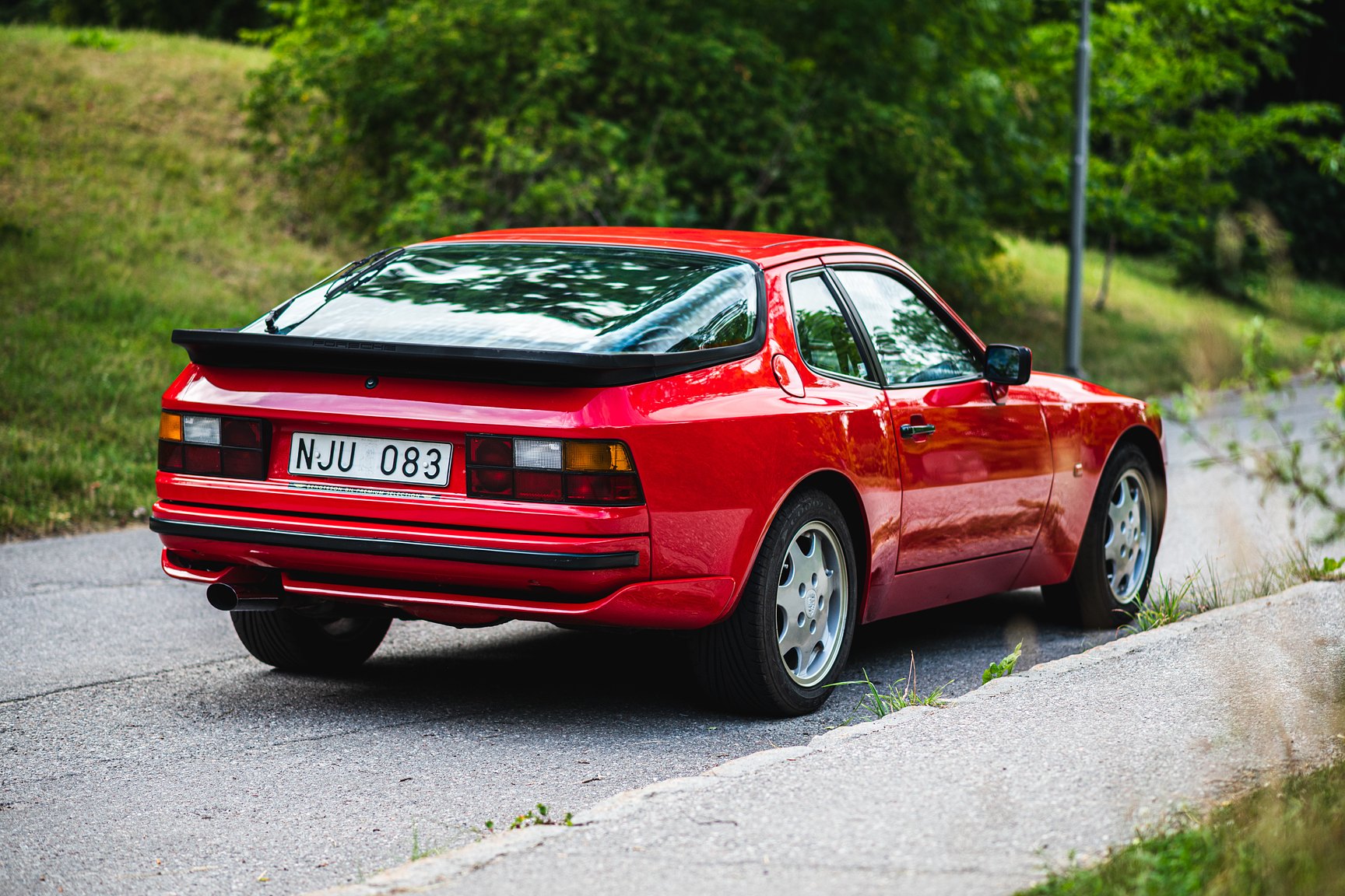 Exterior image of 1988 Porsche 944