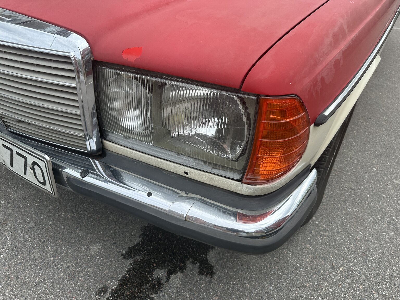 Exteriörbild på 1977 Mercedes-Benz 280 CE
