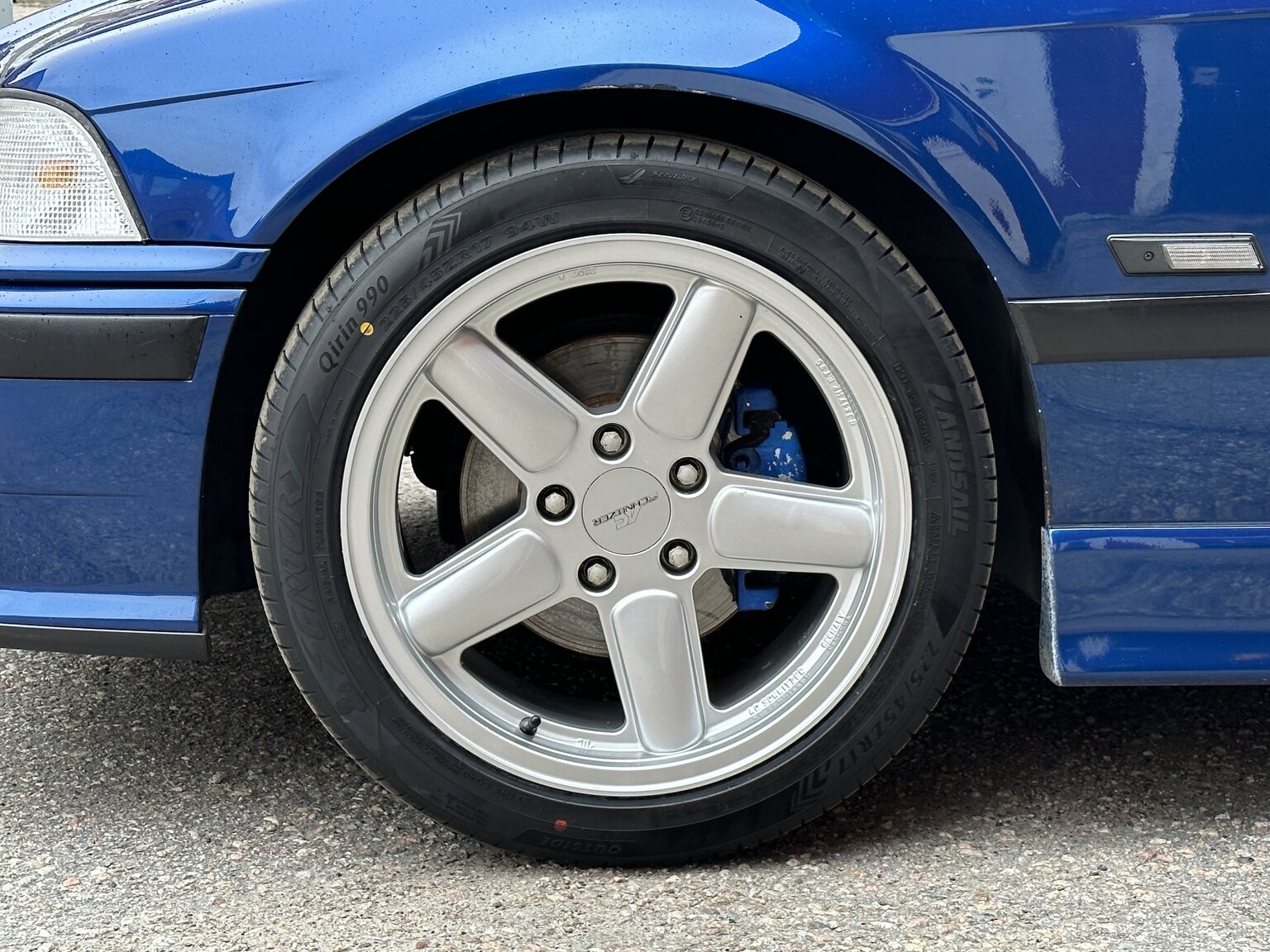 Exteriörbild på 1996 BMW 328i Coupé E36 M-Sport