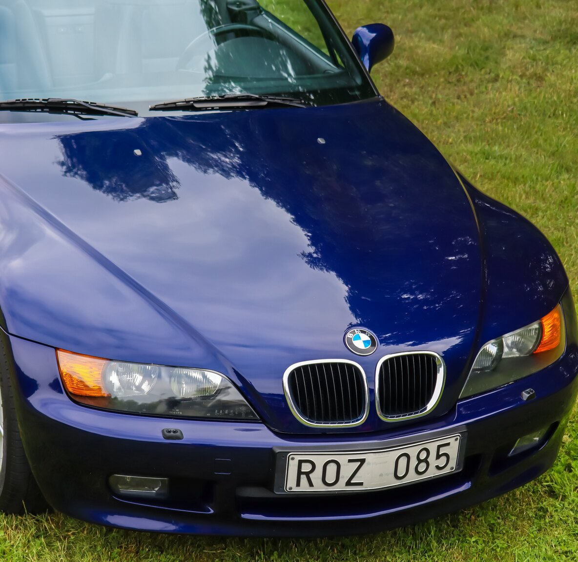 Exterior image of 1999 BMW Z3 1.9i