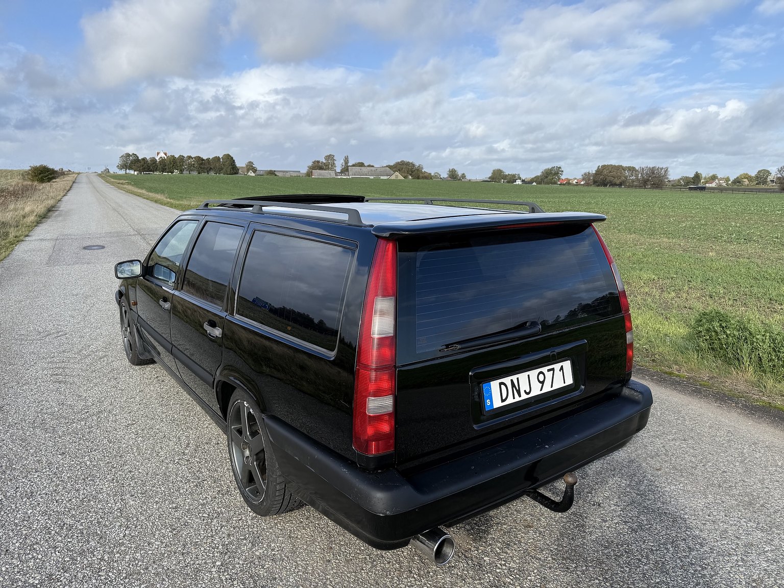 Exterior image of 1995 VOLVO 855 T5R T-5R