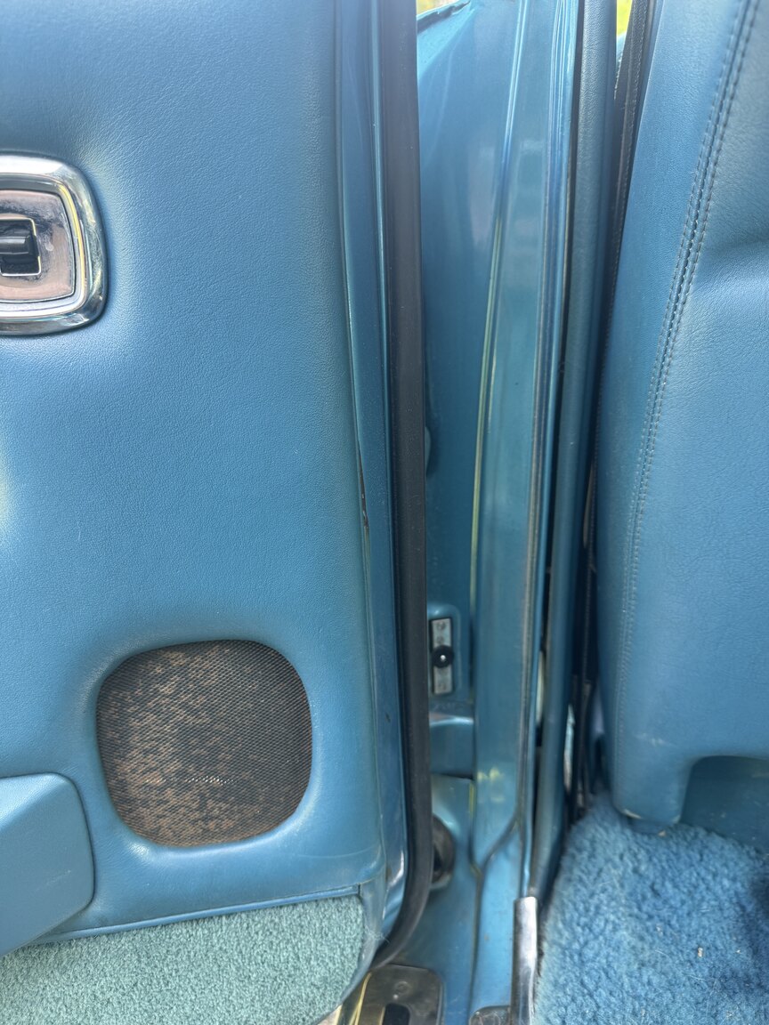 Interior image of 1976 Rolls-Royce Silver Shadow