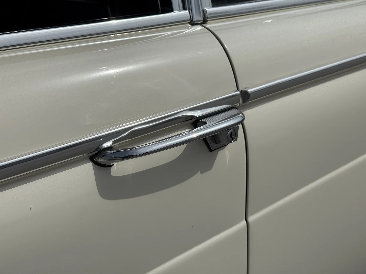Exterior image of 1970 BMW New Class 4-dörrars Sedan (16)