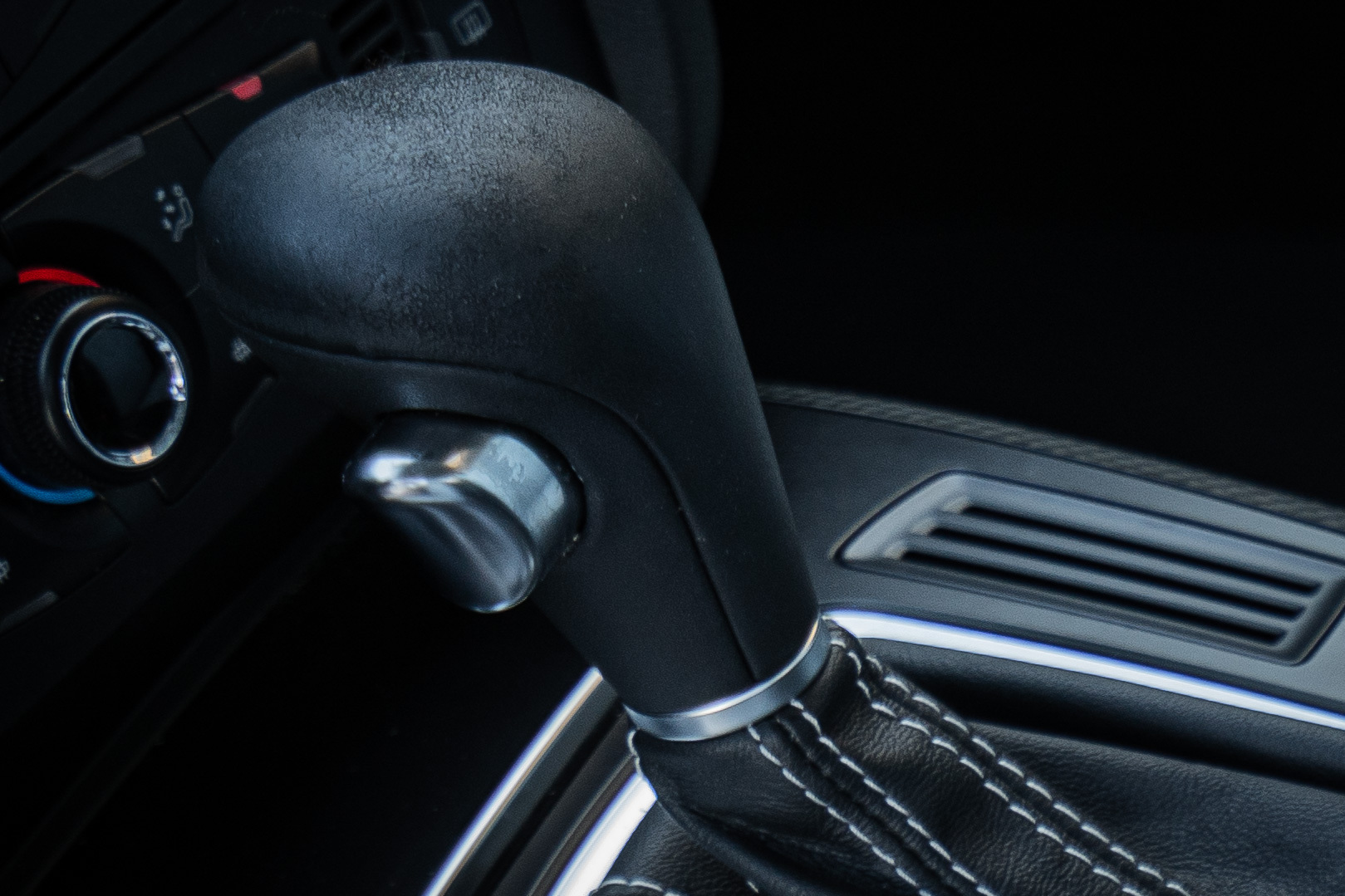 Innenraumfoto von 2011 Audi S4 (27)