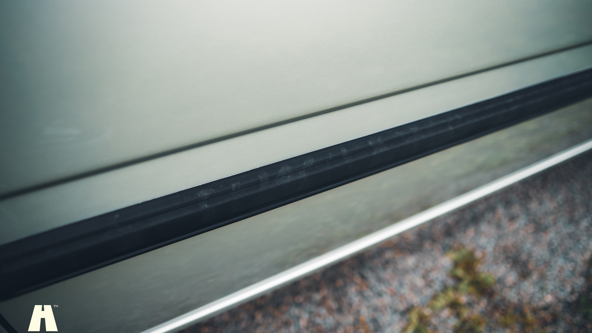 Exterior image of 1997 Volvo 945 