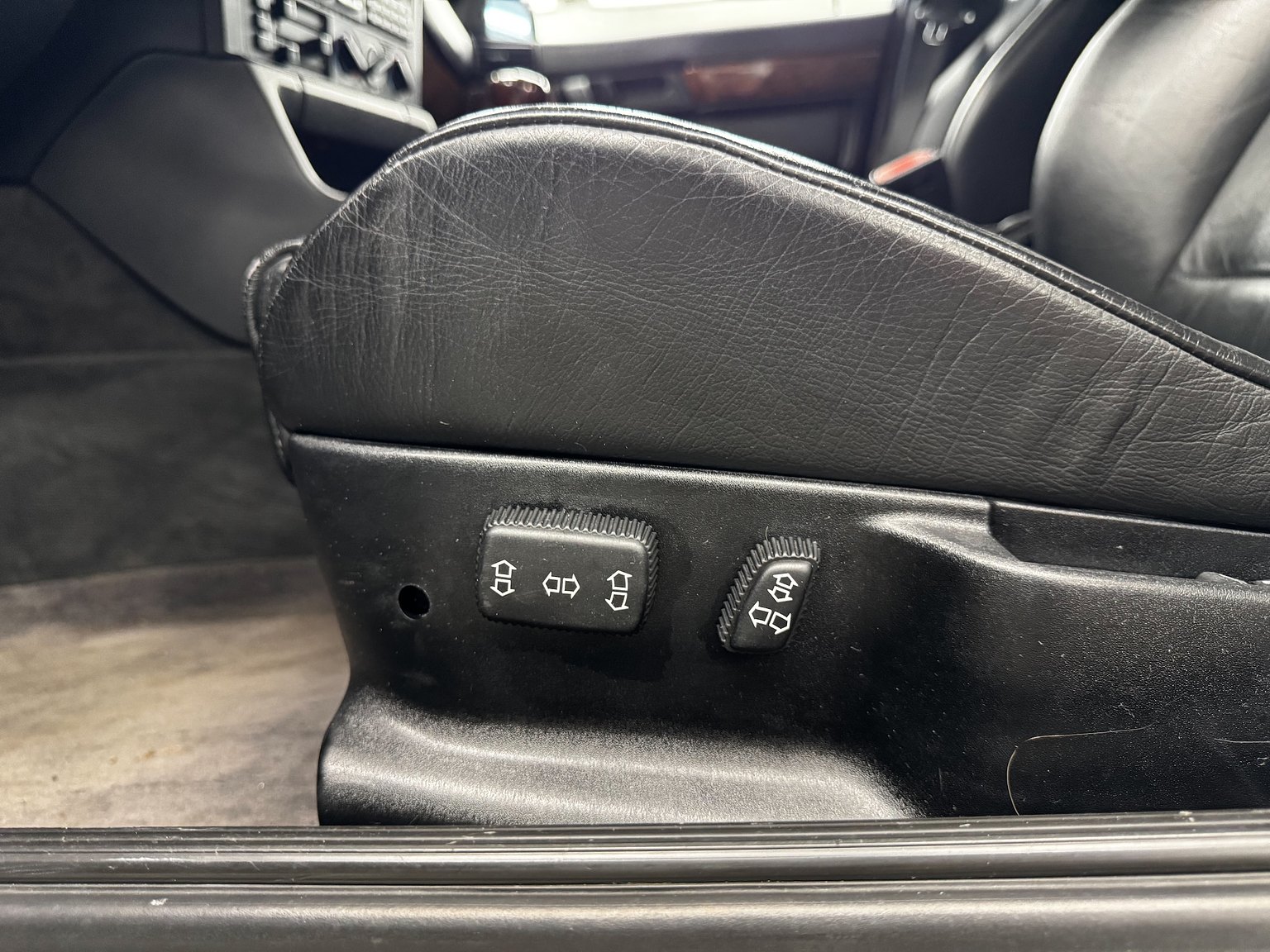 Interior image of 1995 BMW 540i Touring - NO RESERVE (14)