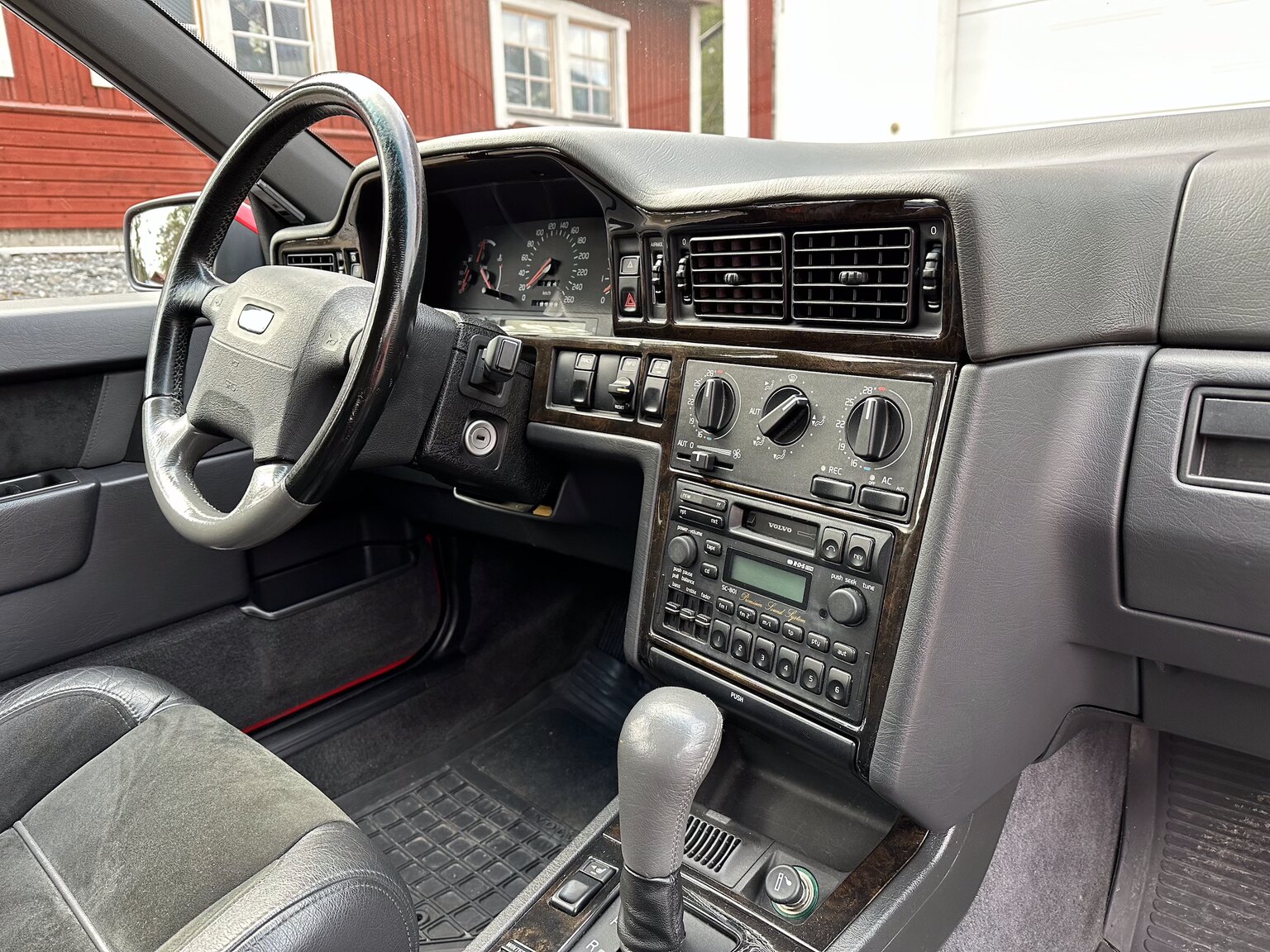 Interior image of 1997 Volvo 850 R