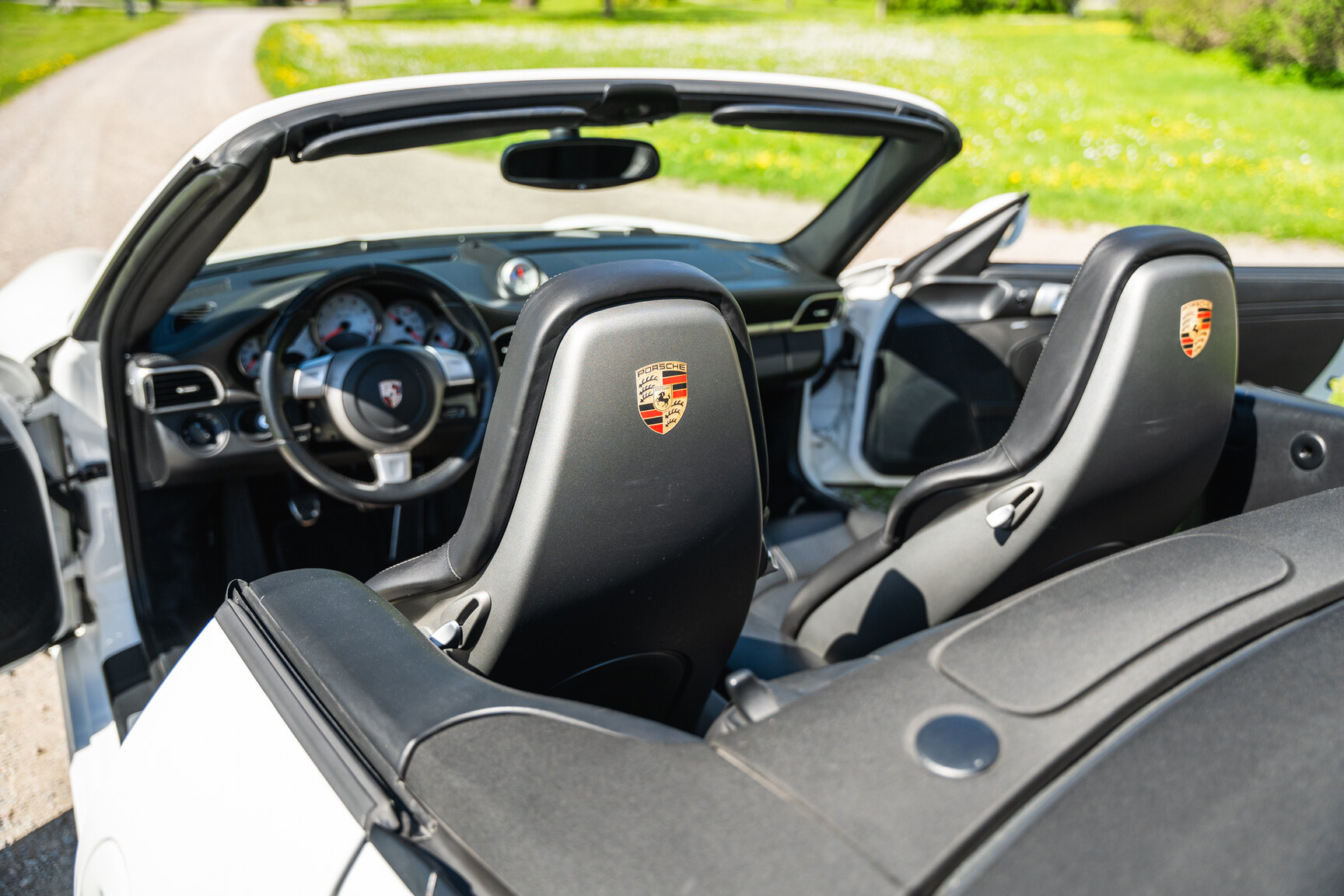 Innenraumfoto von 2008 Porsche 911 Turbo Cabriolet (23)