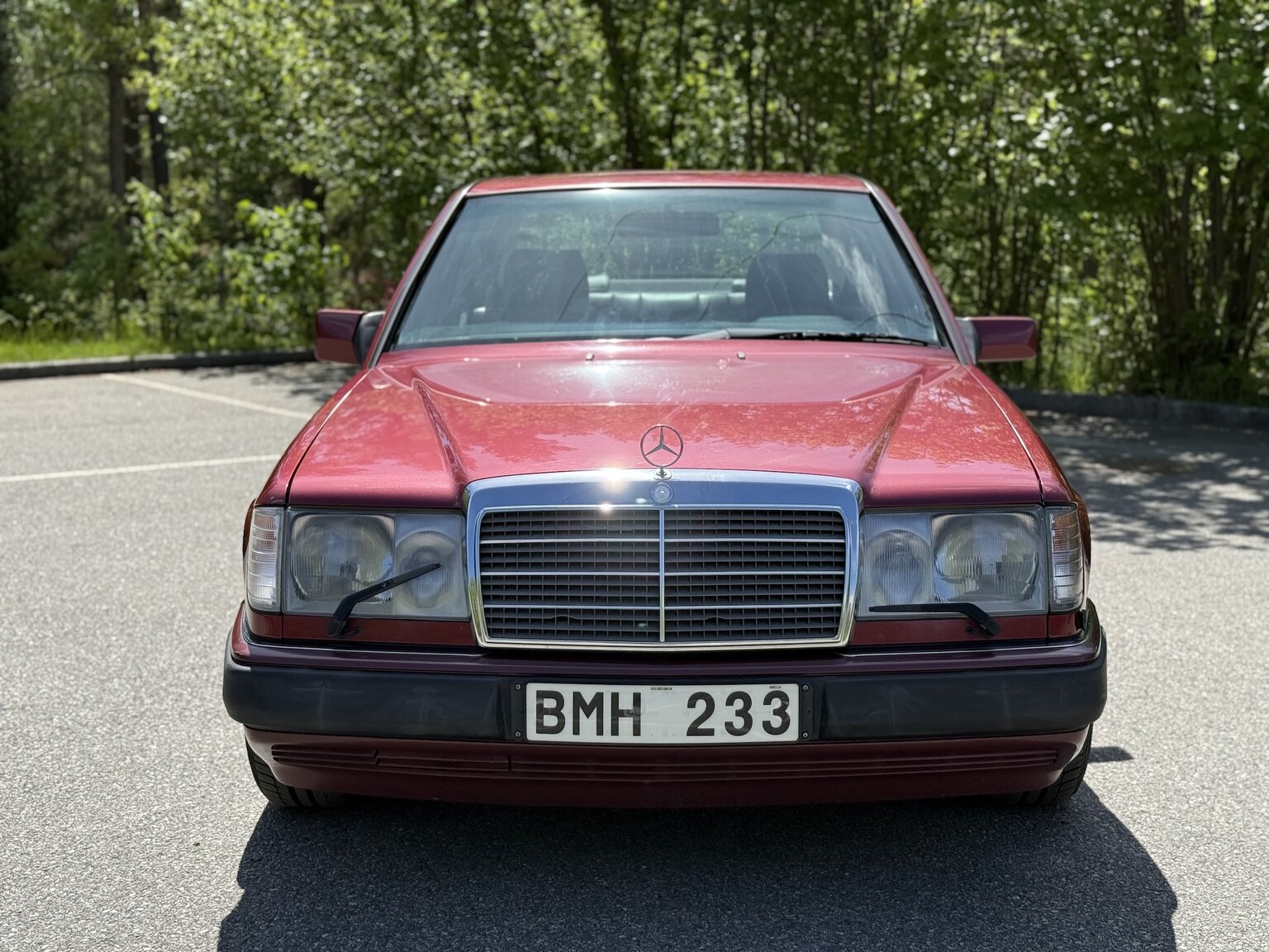 Exterior image of 1991 Mercedes-Benz 300 E-24