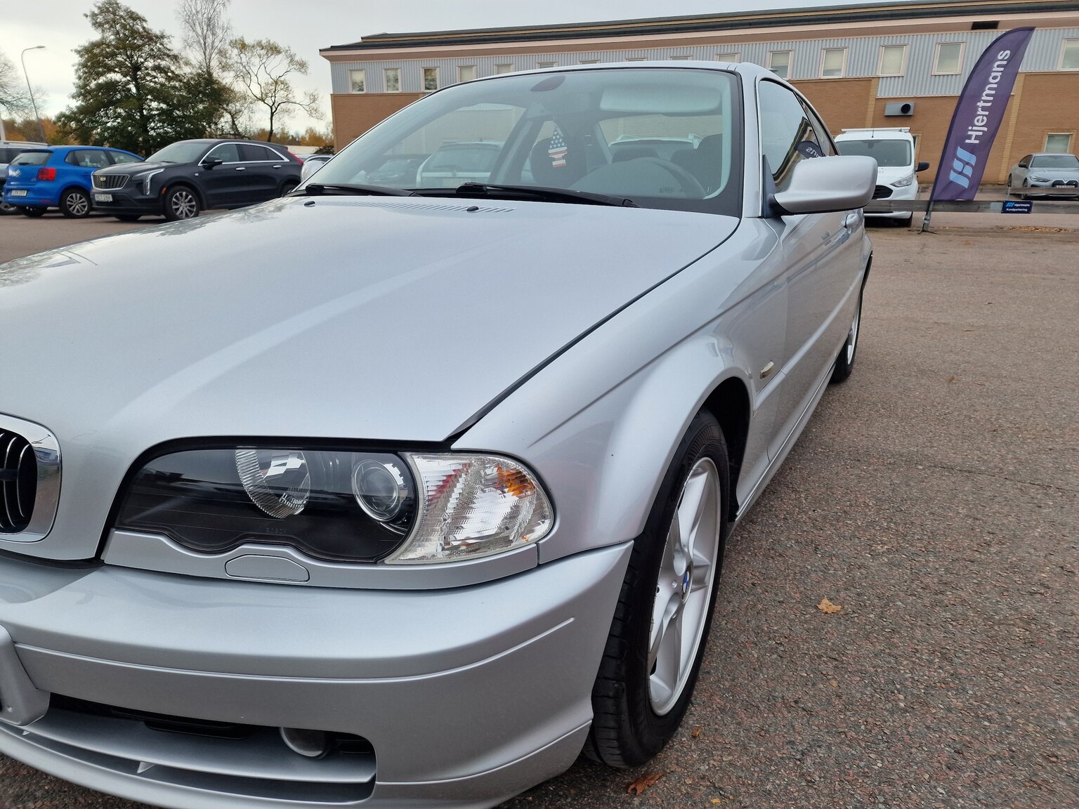 Exteriörbild på 2002 BMW 320Ci