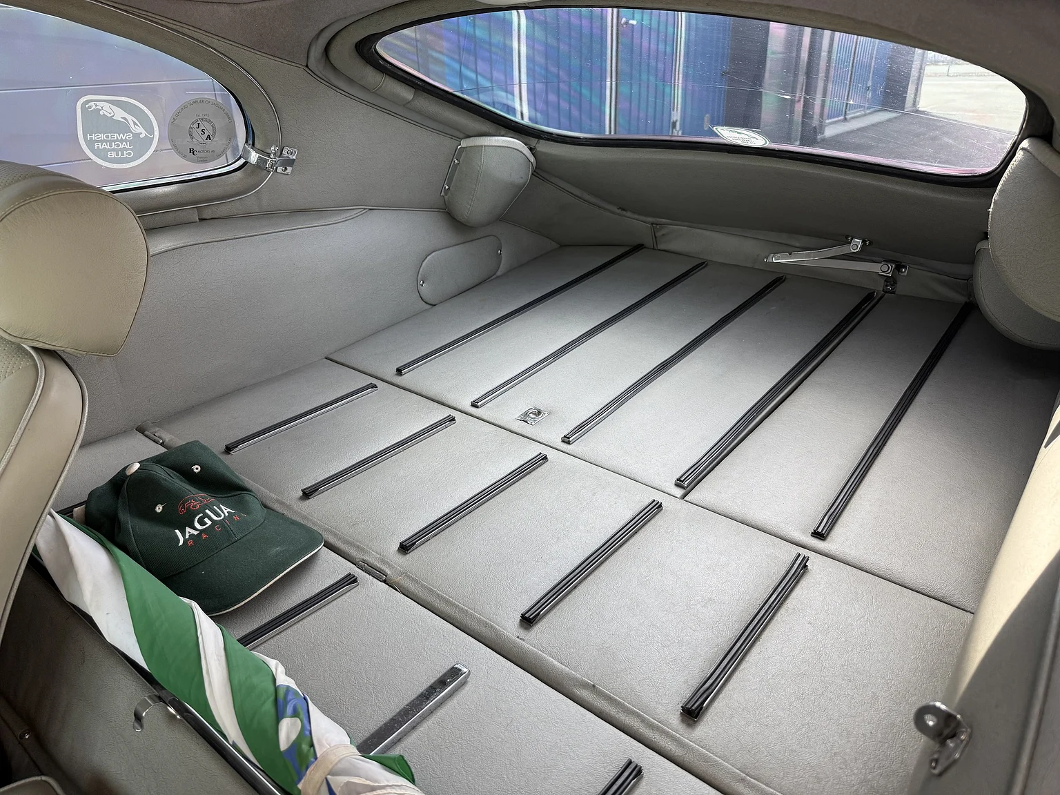 Interior image of 1969 Jaguar E-Type 4.2 Coupe (25)