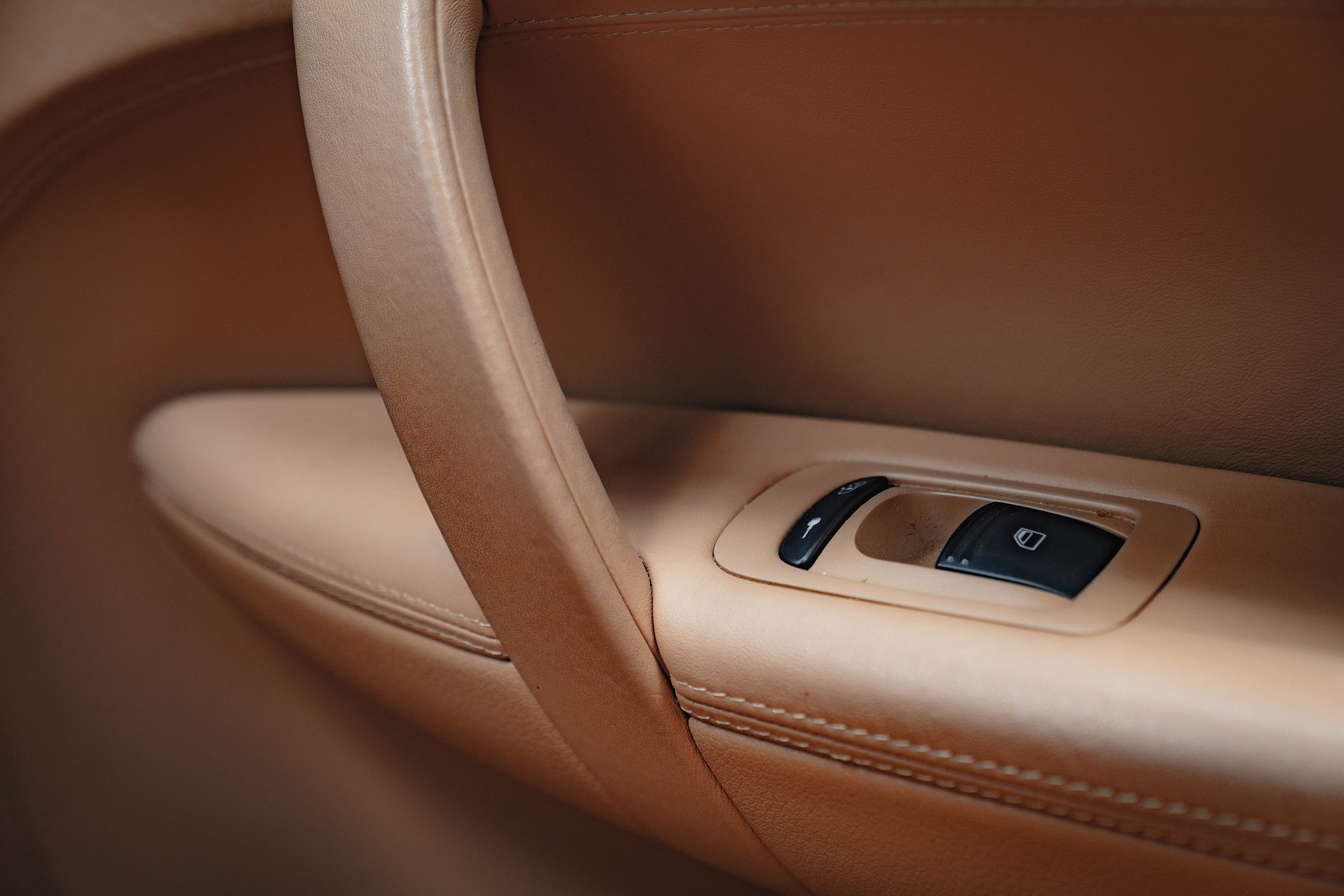 Interior image of 2005 Porsche Cayenne Turbo WLS