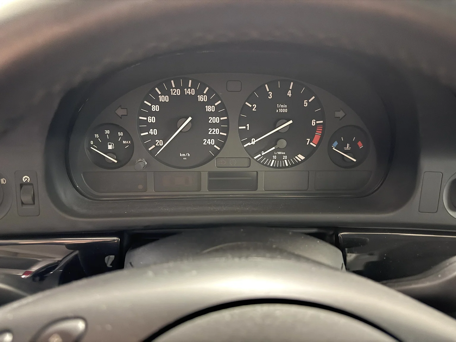 Interior image of 2002 BMW 520i (15)
