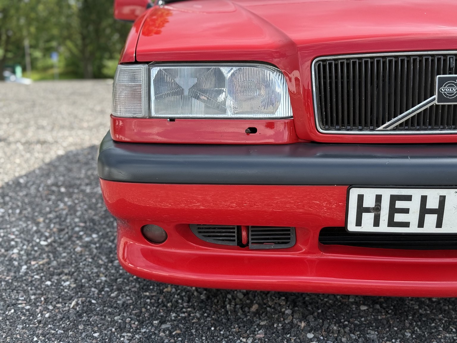Exterior image of 1996 Volvo 850 R "T-Röd"