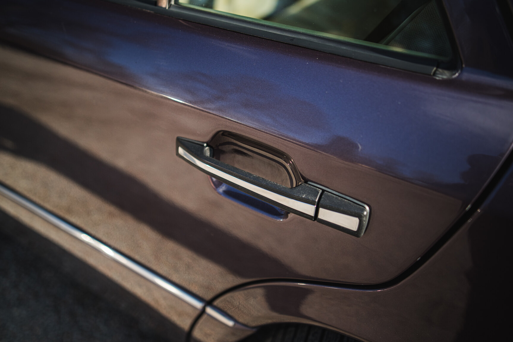 Exterior image of 1993 Mercedes-Benz E 220