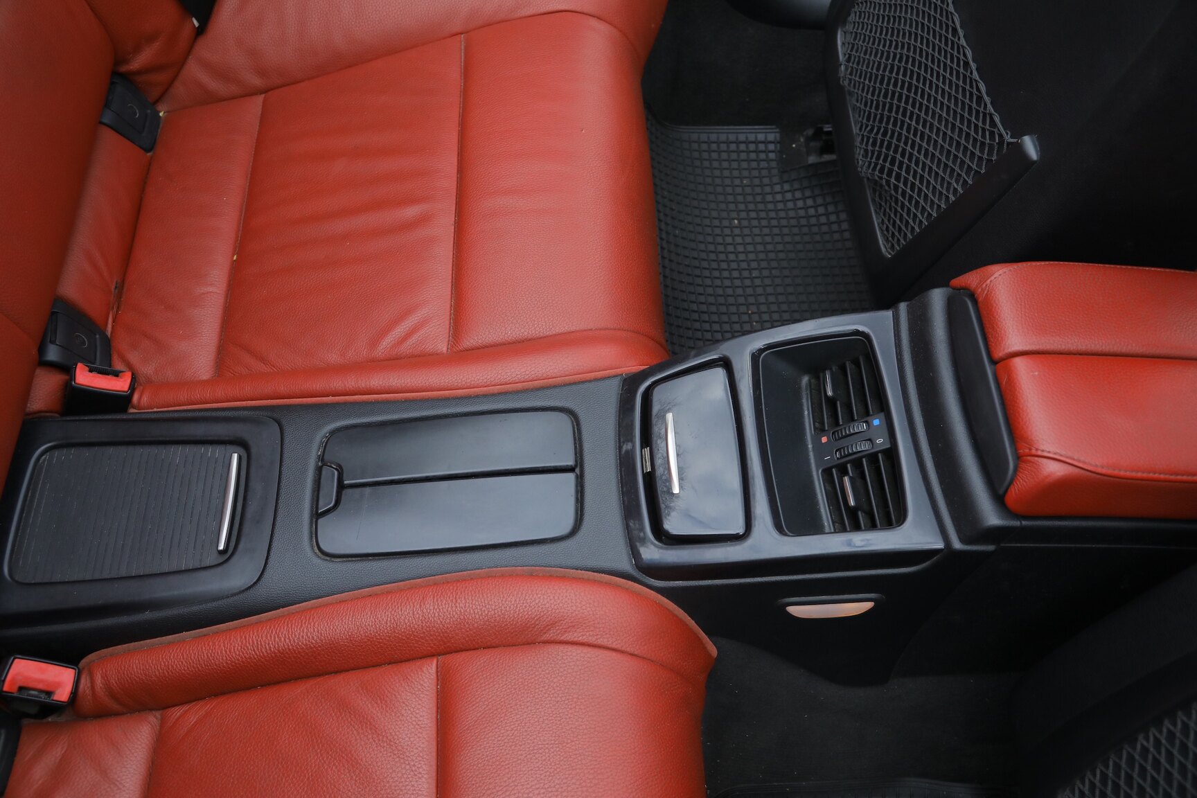 Interior image of 2008 BMW 325D Cabriolet