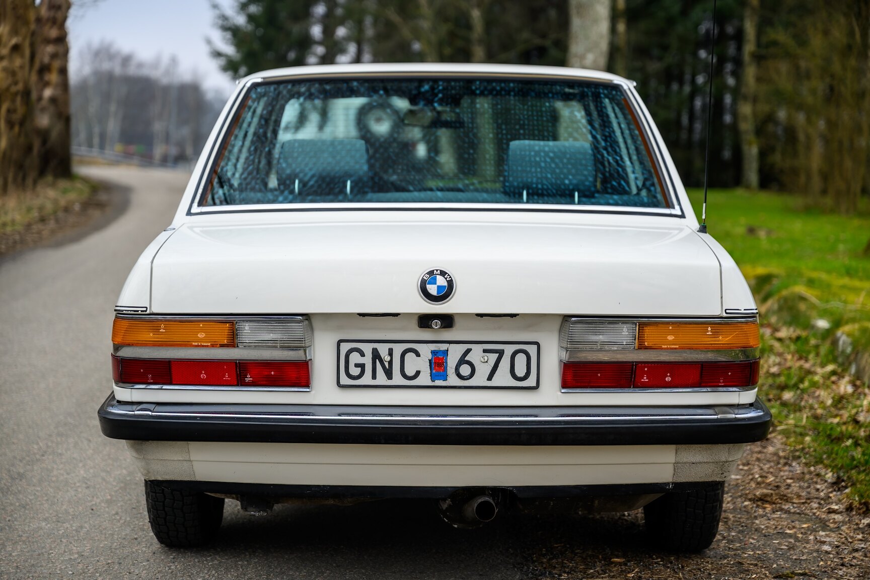 Exterior image of 1986 BMW 520i