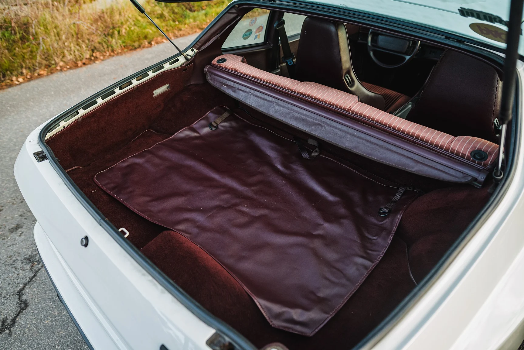 Interior image of 1986 Porsche 944R (59)
