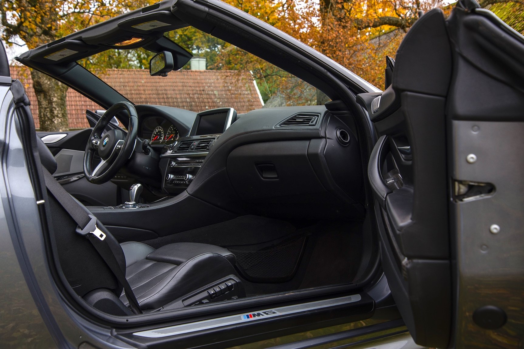 Interior image of 2014 BMW M6C