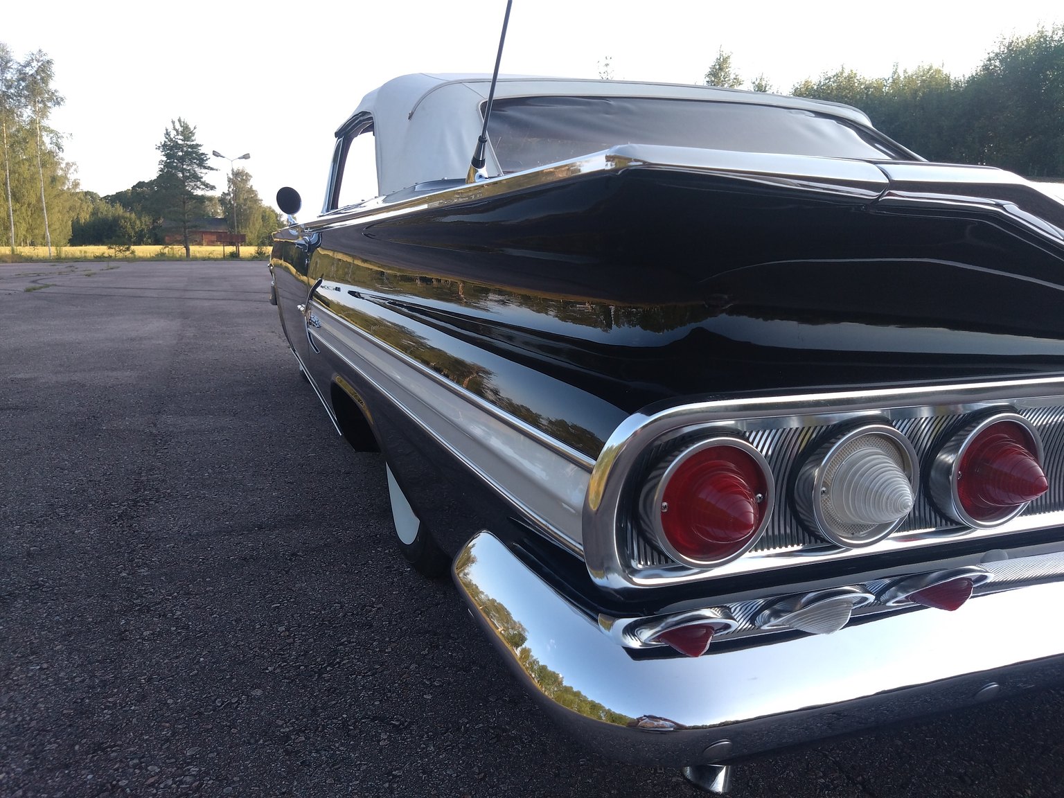Exterior image of 1960 Chevrolet Impala Cabriolet 5.7 V8 Powerglide