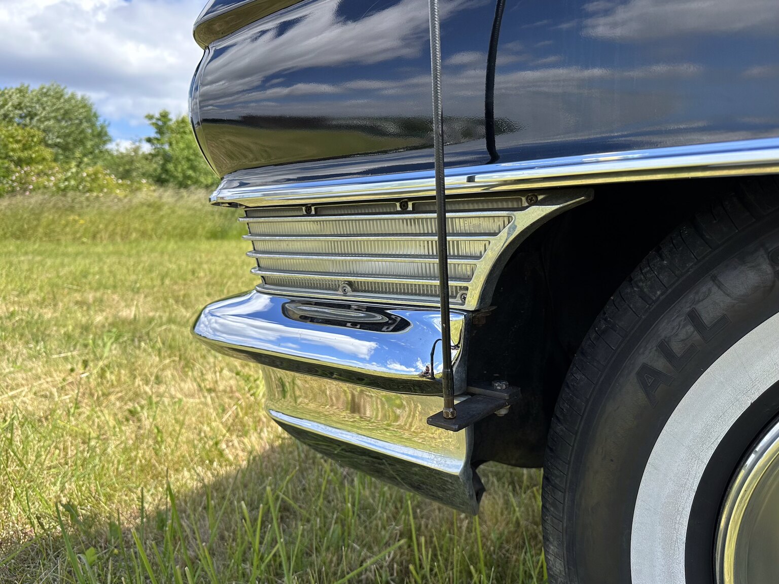 Exterior image of 1964 Cadillac Fleetwood Seventy-Five Limousine (59)