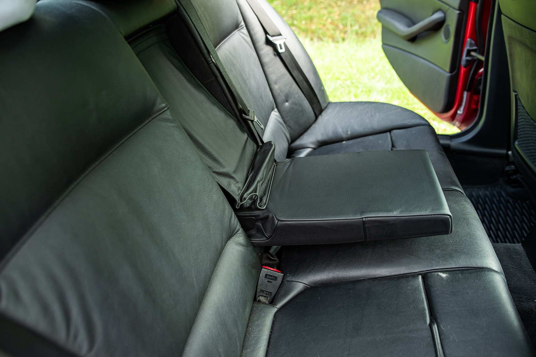 Interior image of 2001 BMW 330Xi
