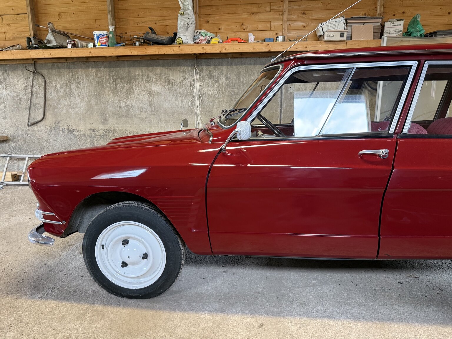 Exterior image of 1967 Citroën Ami 6 Weekend