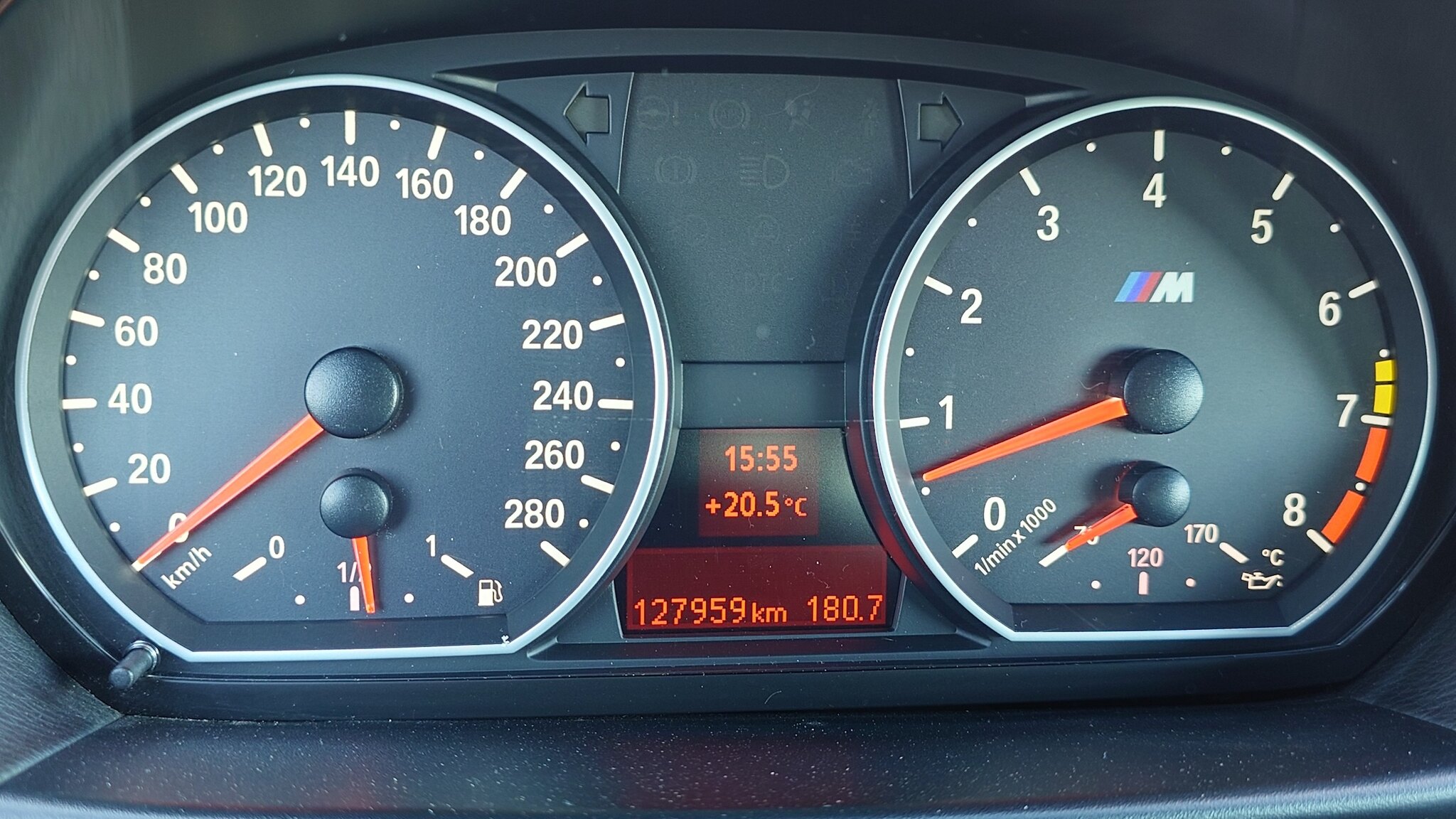 Innenraumfoto von 2011 BMW 135i Coupé 