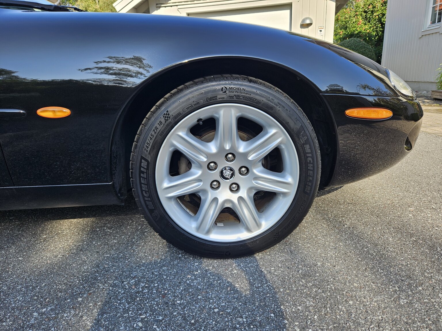Exteriörbild på 1998 Jaguar XK8 Cabriolet