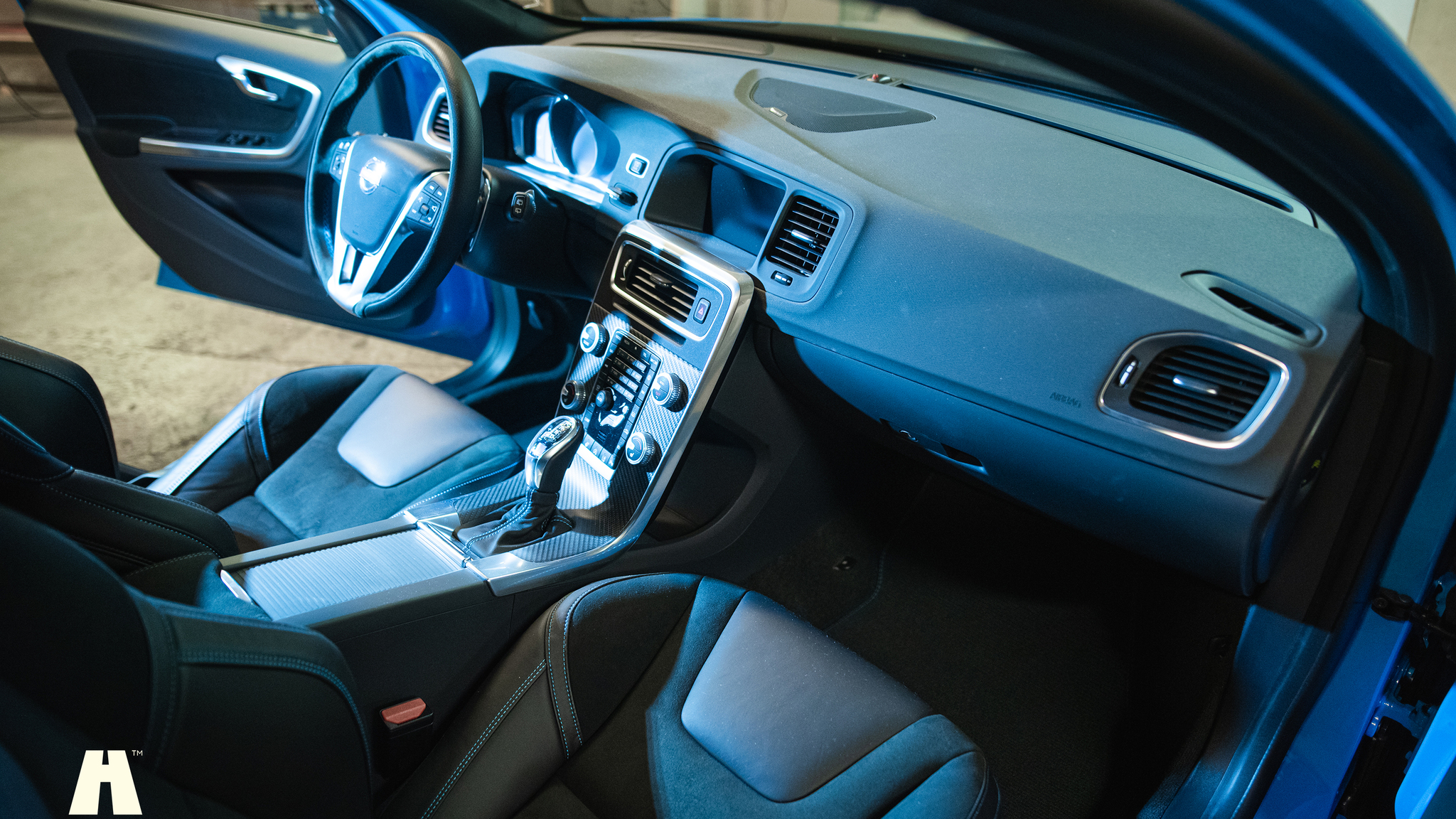 Interior image of 2017 Volvo V60 Polestar T6