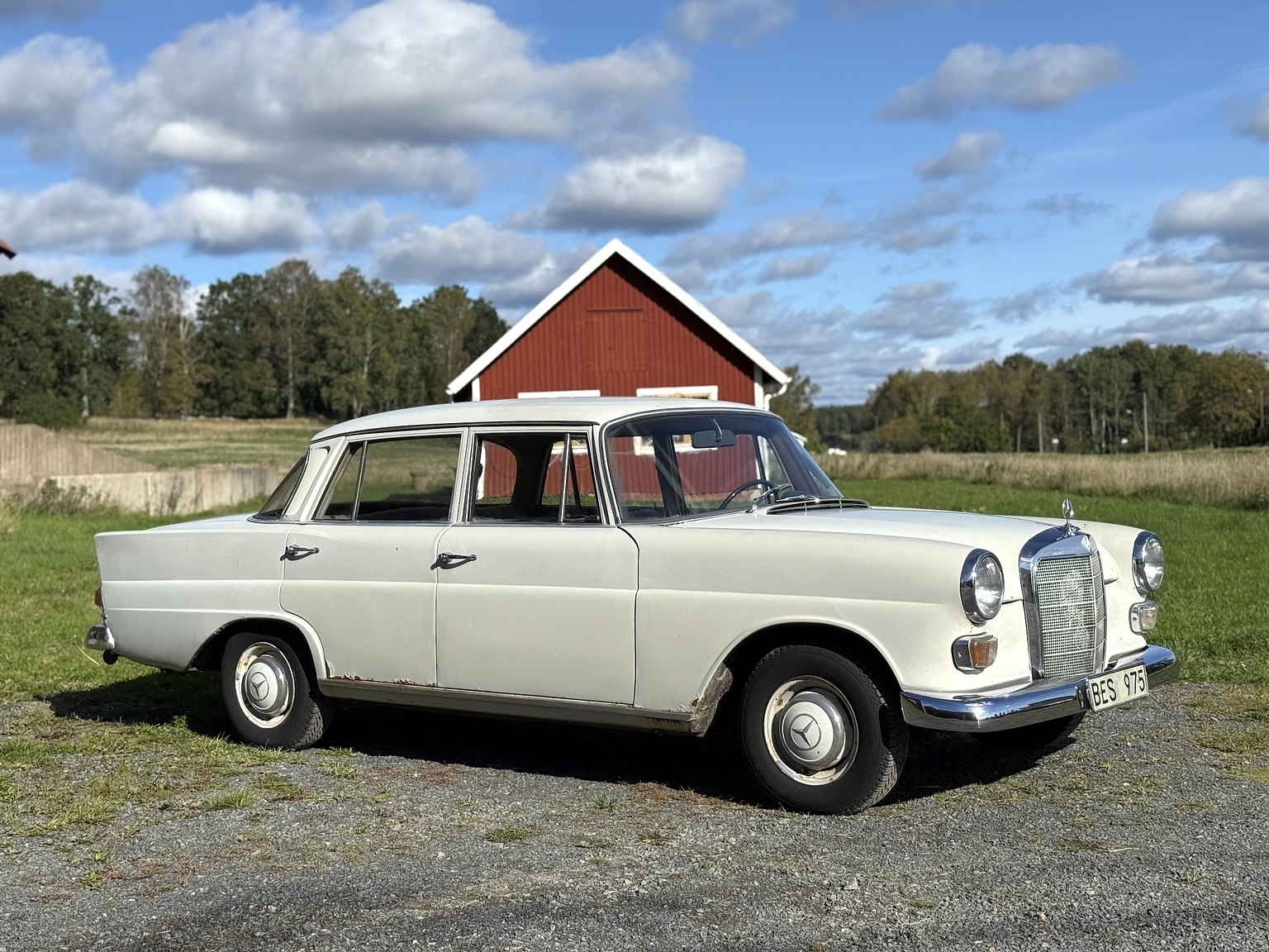 Exteriörbild på 1967 Mercedes-Benz 200