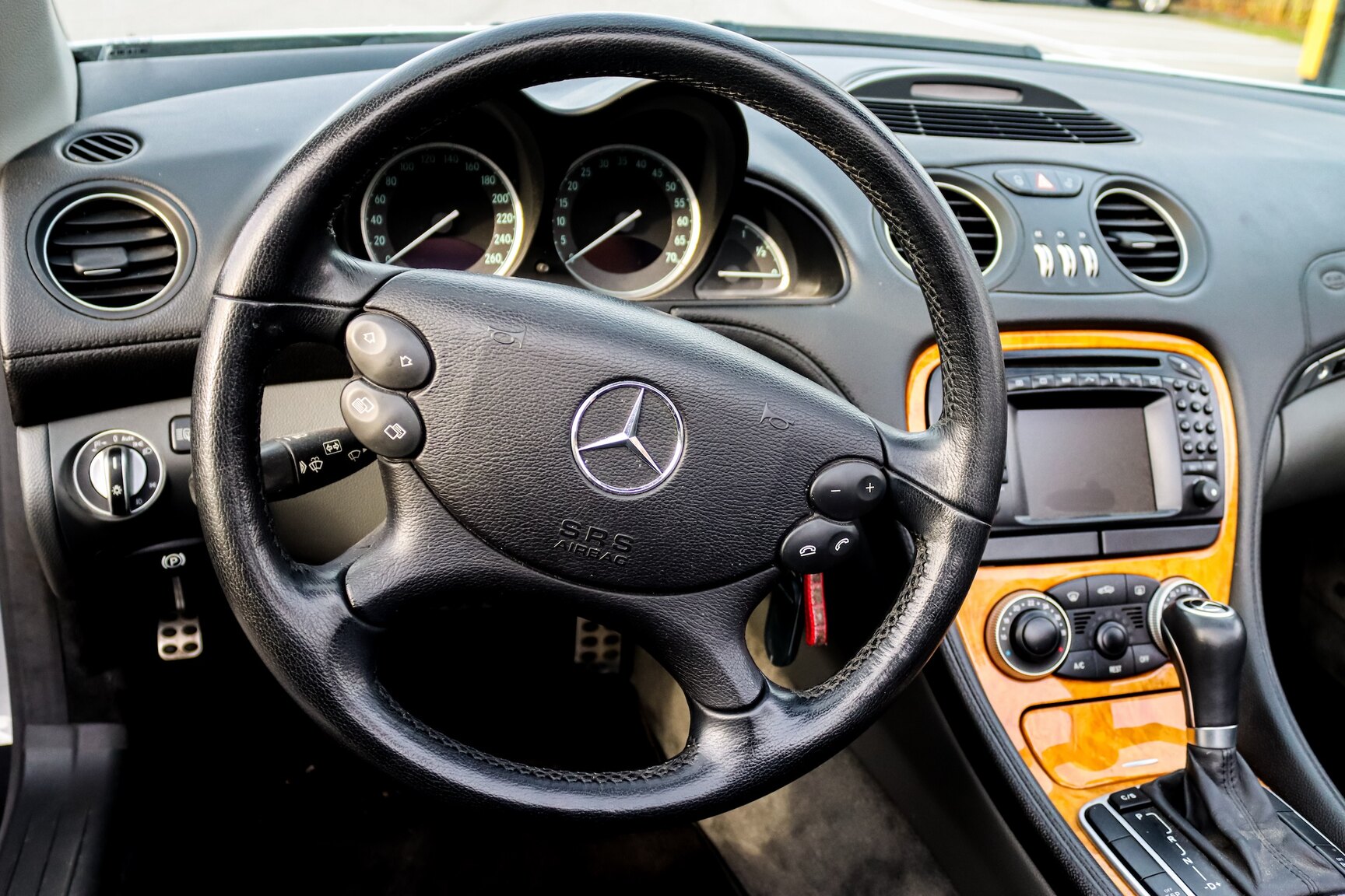 Innenraumfoto von 2006 Mercedes-Benz SL 500