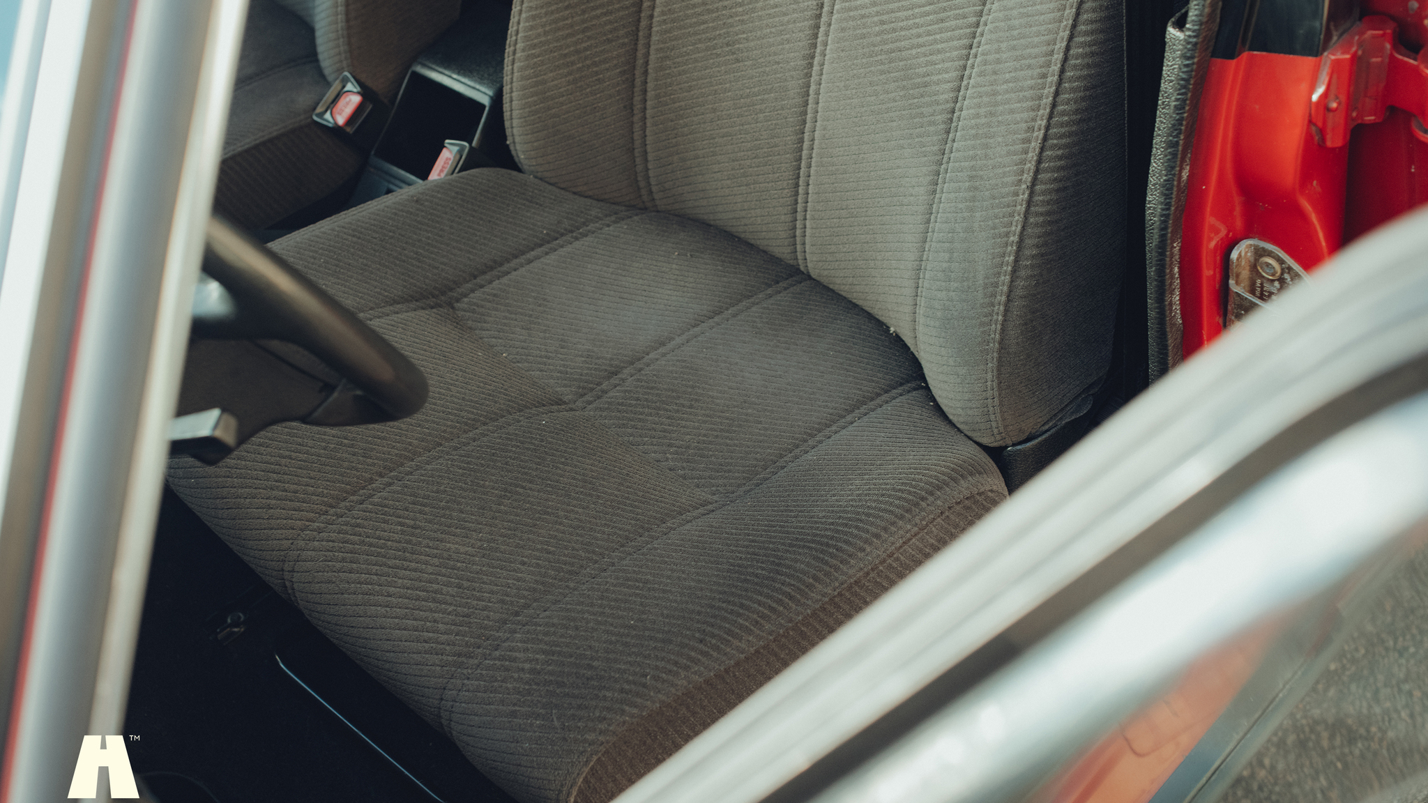 Interior image of 1988 Volvo 240 GL (21)