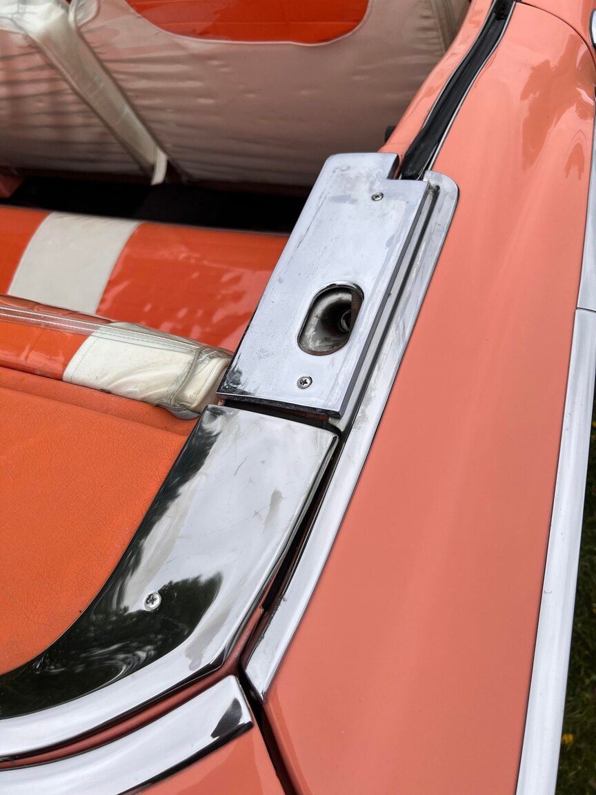 Exterior image of 1957 Ford Fairlane 500 Skyliner Retract