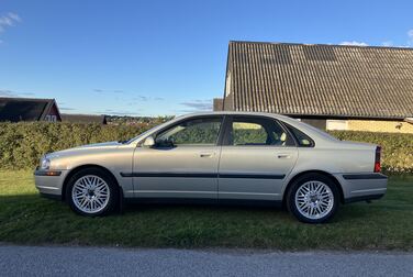 Exterior image of 1999 Volvo S80