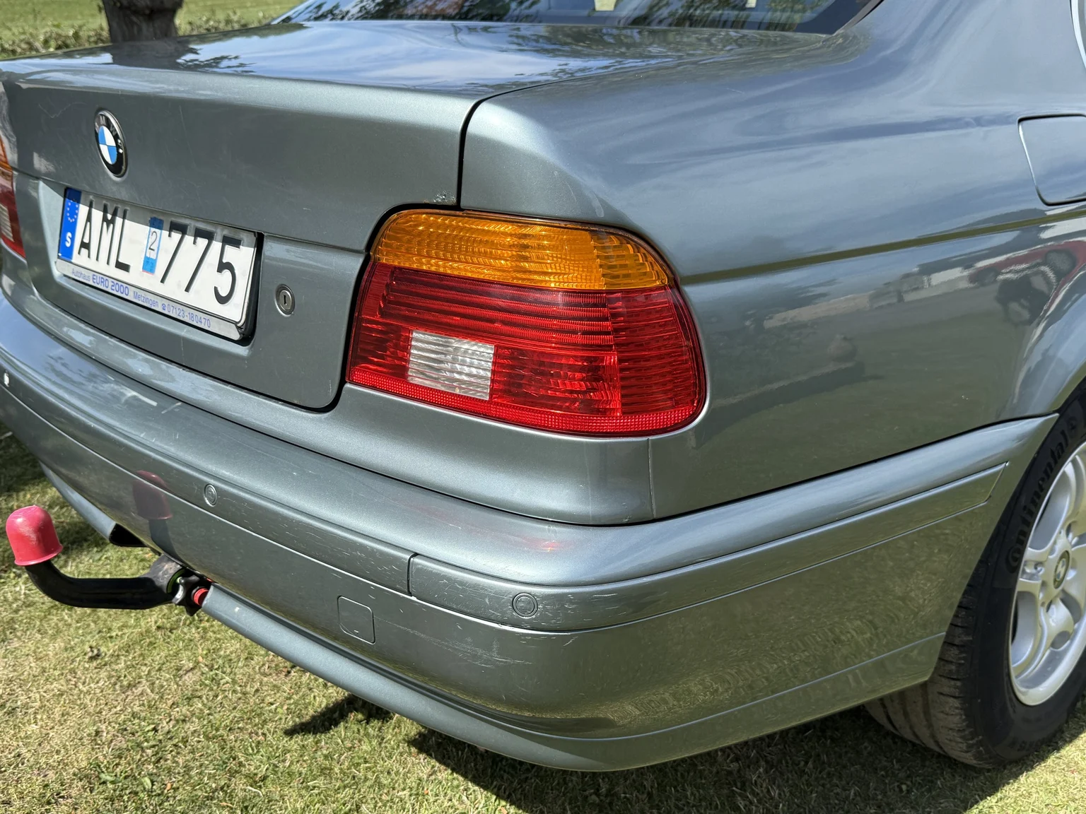Exterior image of 2003 BMW 525d Sedan (23)